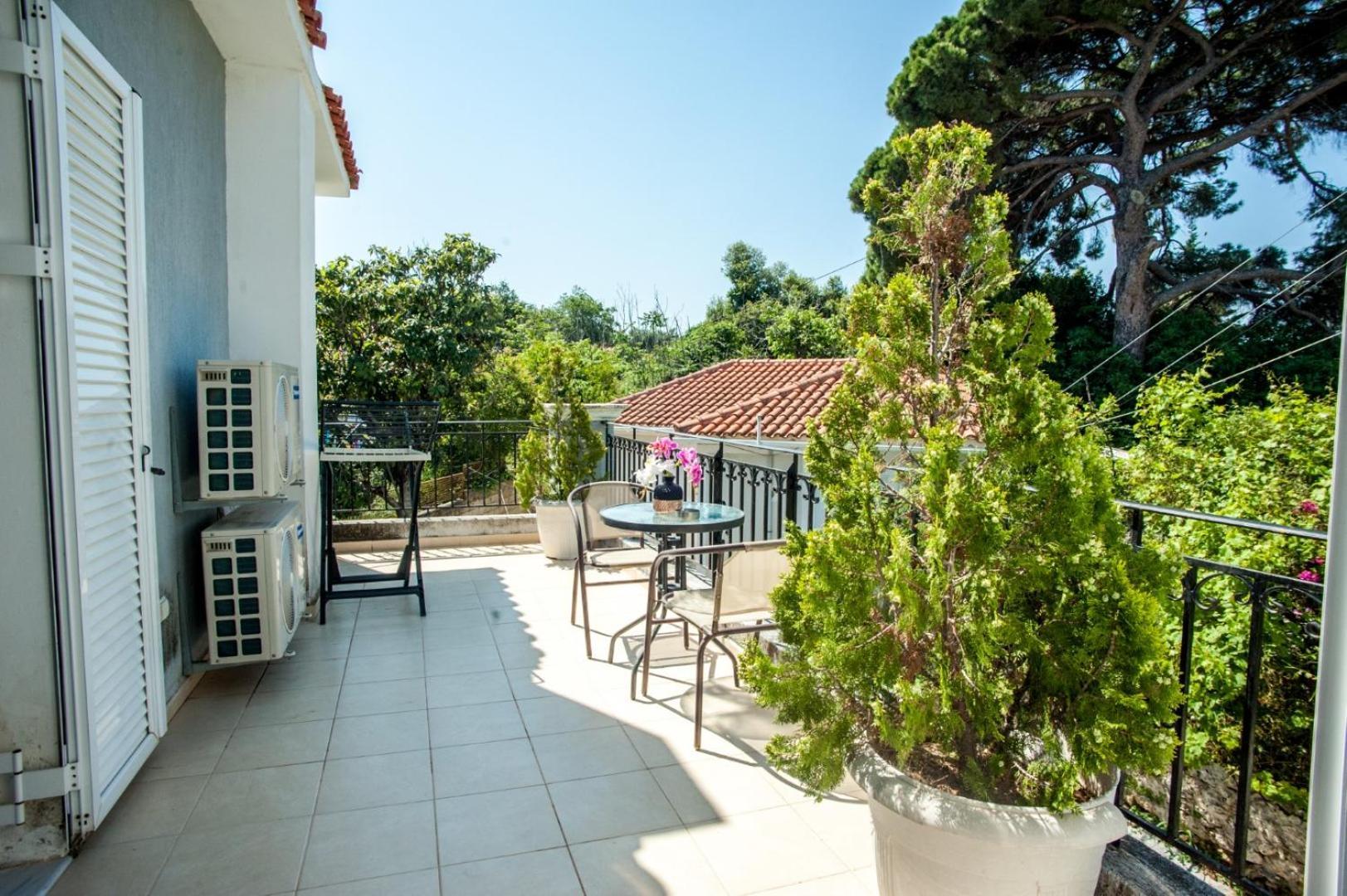 Gravanis Ir Home Pesádha Exterior foto